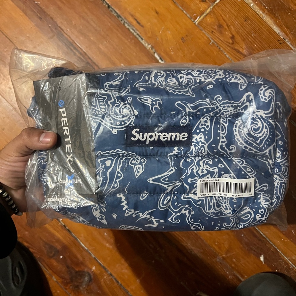 Supreme Puffer Side Bag 'Blue Paisley'